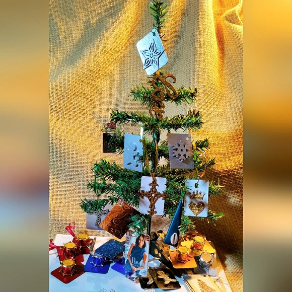 *HAPPY HOLIDAYS* (2) First Lady Michelle Obama Ornaments! Hand-painted Wood. 3". - Picture 5 of 5